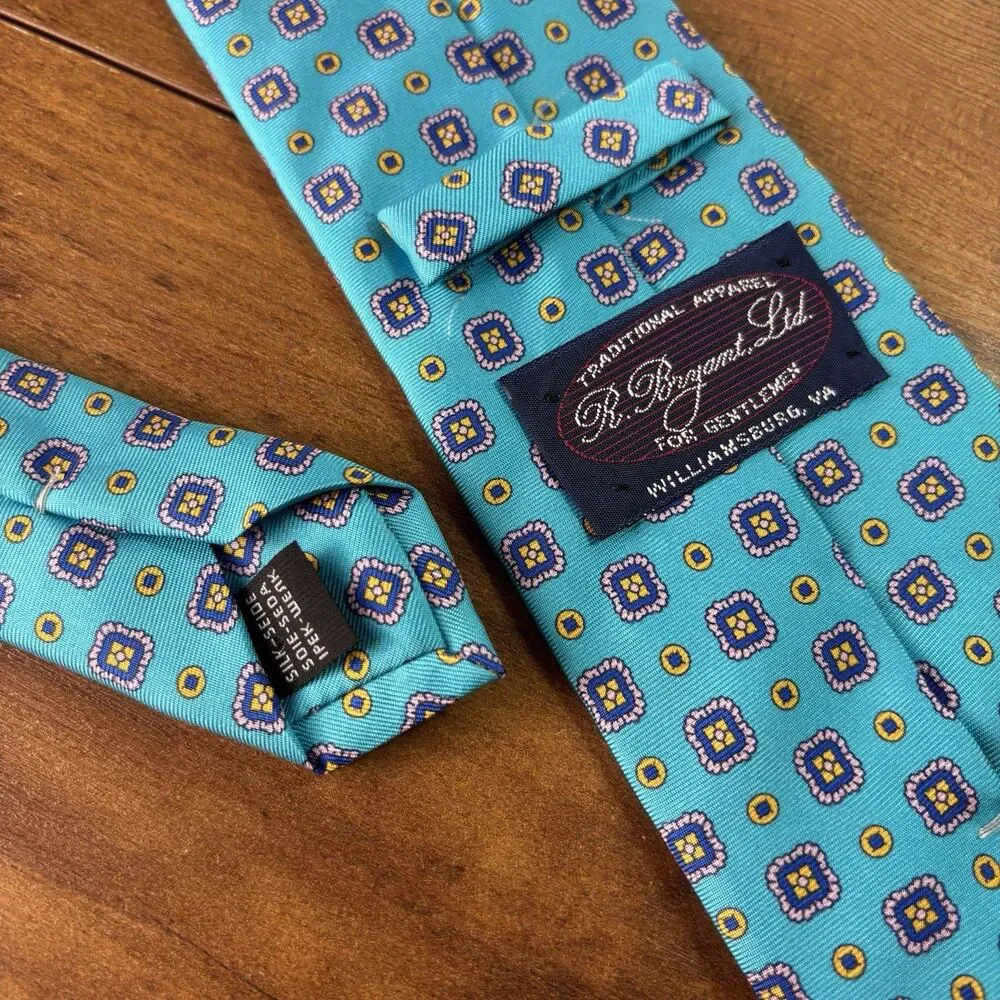 R. Bryant Ltd. Williamsburge VA Mens Silk Necktie Teal Blue Geometric Medallion